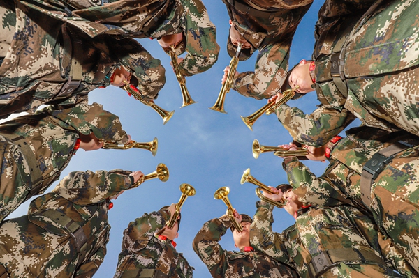 1��ͼΪ��ѵѧԱ���о��Ŵ�����ϰ�����ι� ��.JPG