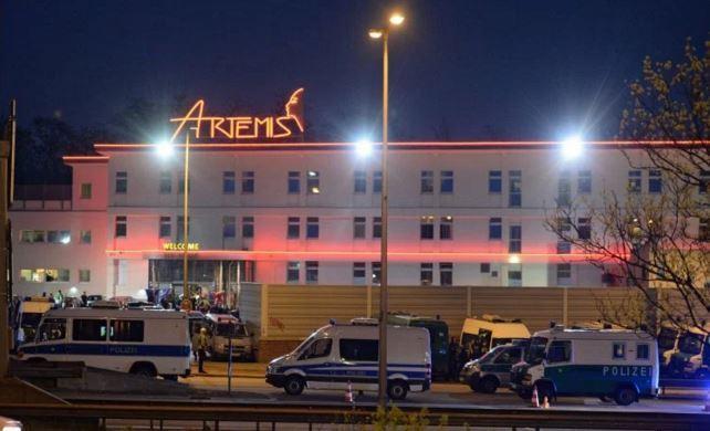 �����˿ڷ��� 900������ͻϮ�¹����ͼ�Ժ