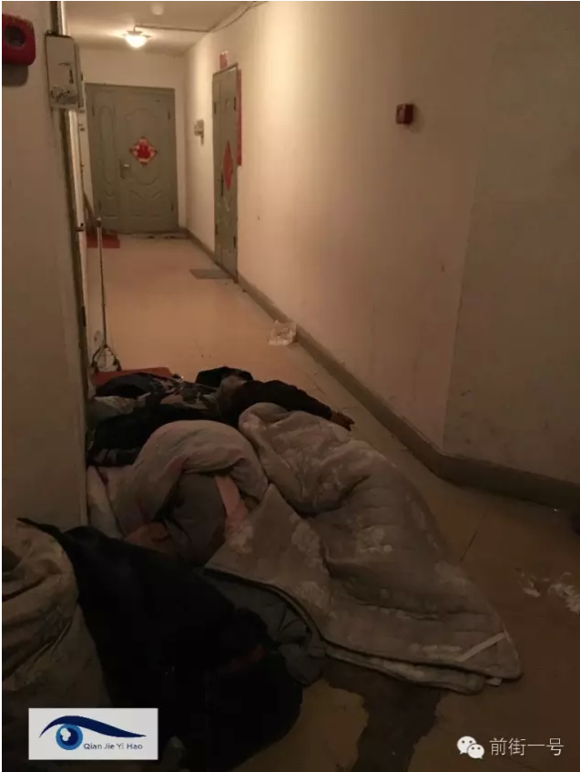 ������5����Ů ��ס�ڶ��Ӽ��ſ�¥��