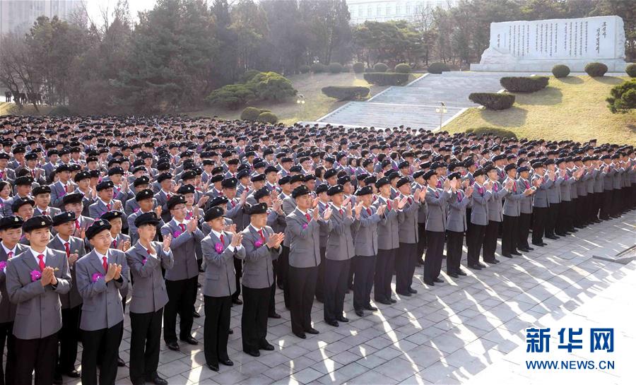 �����ʣ���2������ѧ��ӭ����ѧ��