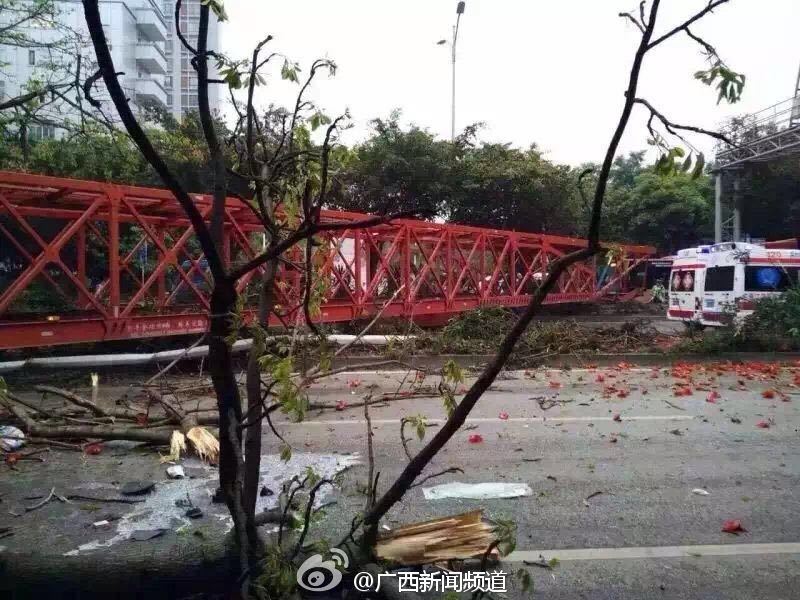 ������Ϫ����ӳ��ҳ��뻷������ײ