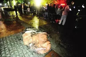 С��ͻ����ըϴ��Ů�ӹ��ޱ�5¥����