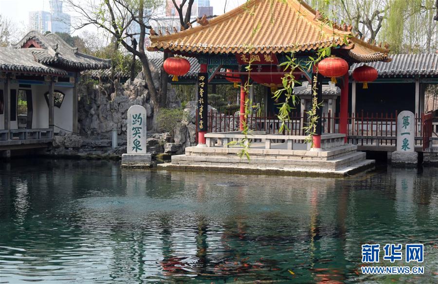 ������ͻȪˮλ���ƺ�ɫ������