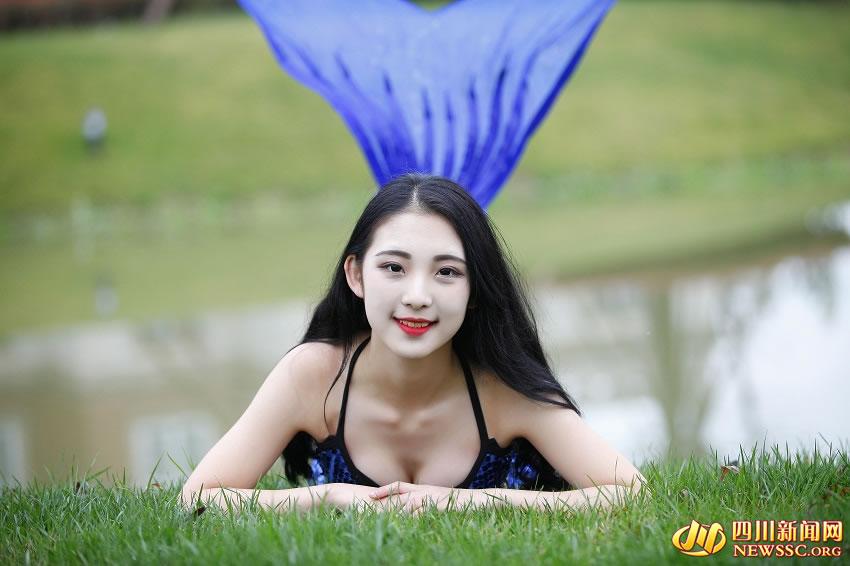 �Ĵ�һ��ѧŮ������������ �������ǽ�Լ��ˮ