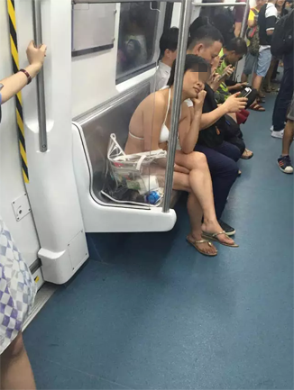 �������ڵ���1����Ů��ֻ�������ڿ�